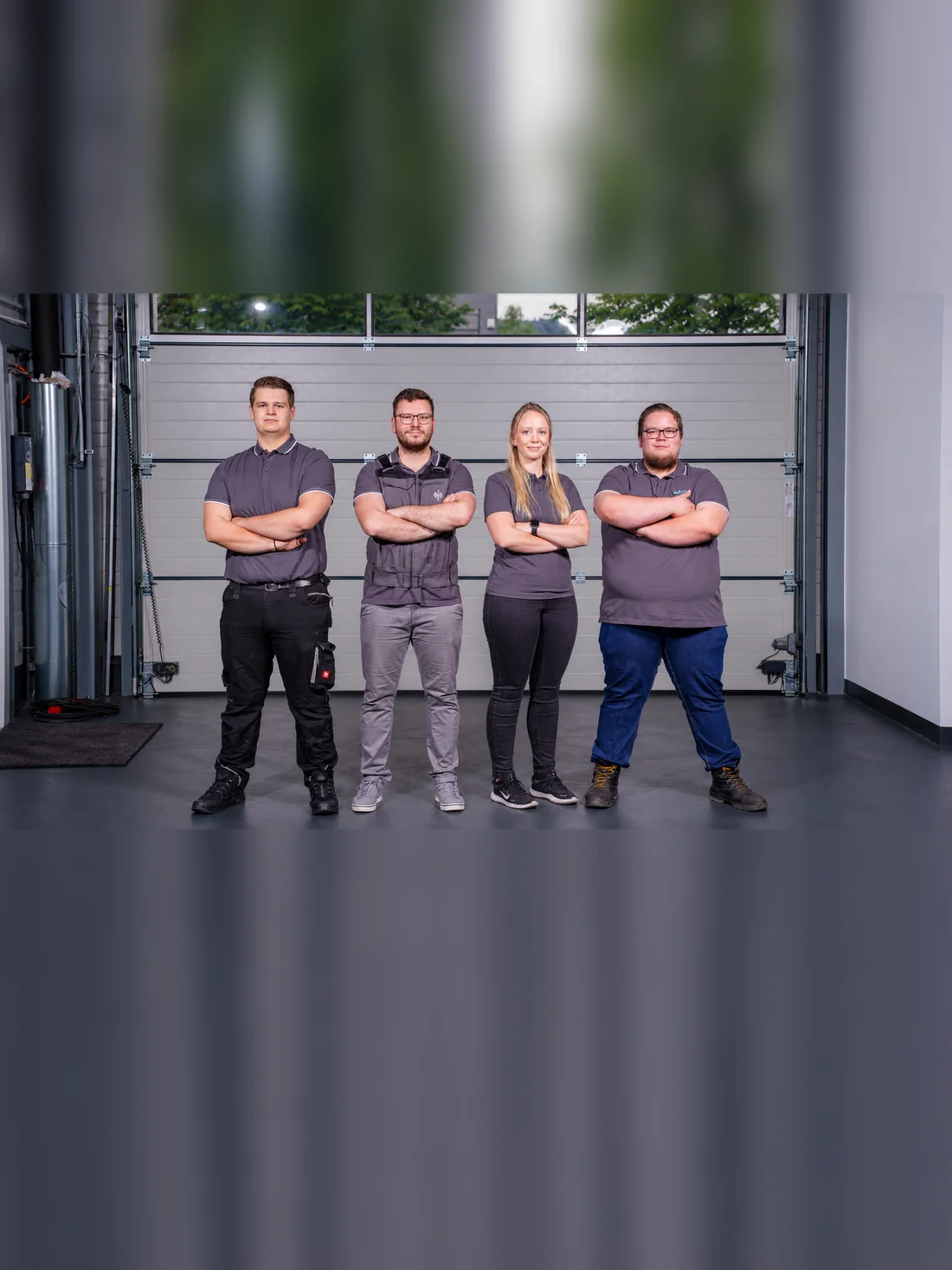 Das Team von König Digital vor der Halle in Lauffen am Neckar